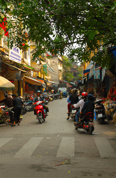 Se déplacer à Hanoi : en bus, scooter, taxi, à pieds…