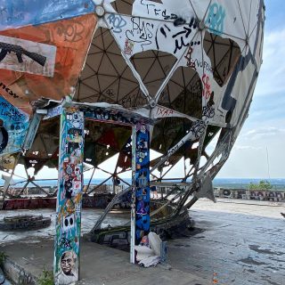 Visit of Teufelsberg, a former American spy and listening base, left to decay. Today, the walls of the station are a place of expression, open to street art artists. A place full of History. 

Visite de Teufelsberg, une ancienne base d’écoute et d’espionnage américaine, laissée à l’abandon. Aujourd’hui, les murs de la station sont lieux d’expression, ouverts aux artistes de street art. Un lieu chargé d’Histoire. 

#travel #travelphotography #urbex #urbexphotography #urbexplaces #urbexpeople #berlin #teufelsberg #teufelsbergberlin #teufelsbergspytower #travelblog #travel #girlsthatwander #gltlove #girlslovetravel #girlslovetravelling #girlsaroundtheworld #girlaroundworld #teamtravelers #thetravellerspage #backpacking #view #womantravel #womantraveler #damestravel #thetravellingnomads #influencedot